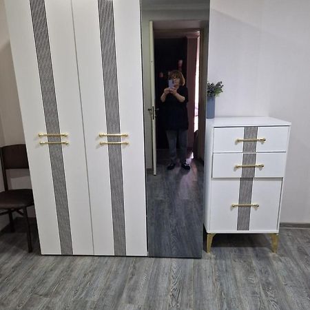 Larisa Apartment Tbilisi ภายนอก รูปภาพ
