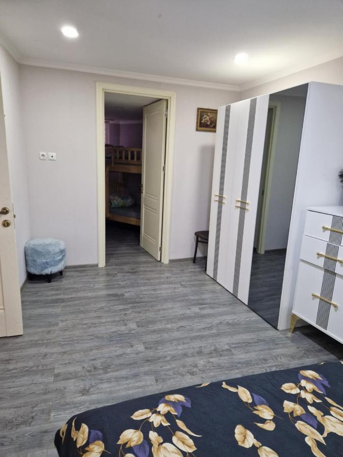 Larisa Apartment Tbilisi ภายนอก รูปภาพ